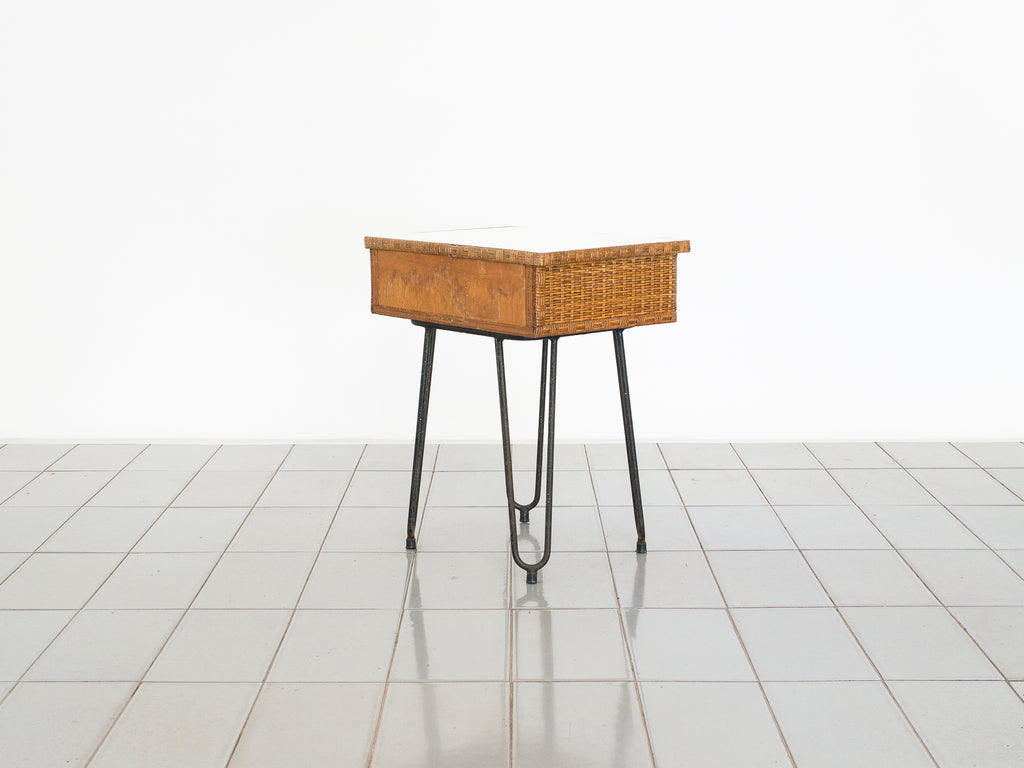 Criado Mudo - Mesa Ferro, Formica e Junco