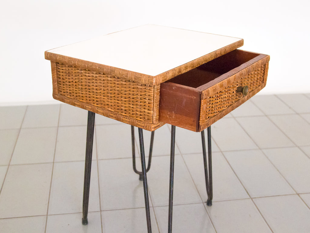 Criado Mudo - Mesa Ferro, Formica e Junco