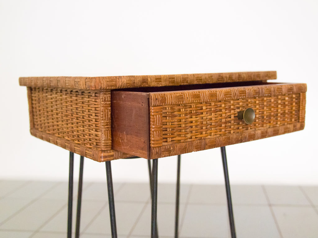 Criado Mudo - Mesa Ferro, Formica e Junco