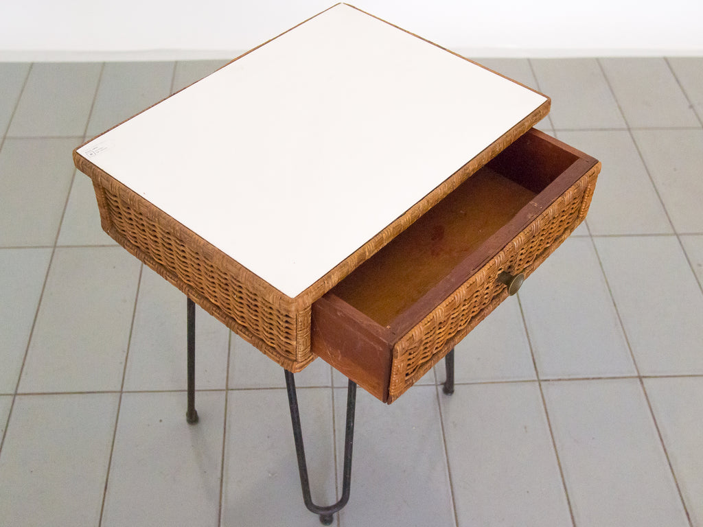 Criado Mudo - Mesa Ferro, Formica e Junco