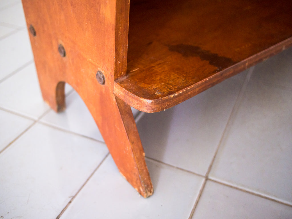 Zanine Caldas | Estante em Compensado