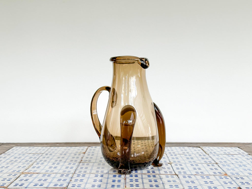 Jarra de Vidro Escuro com Pés