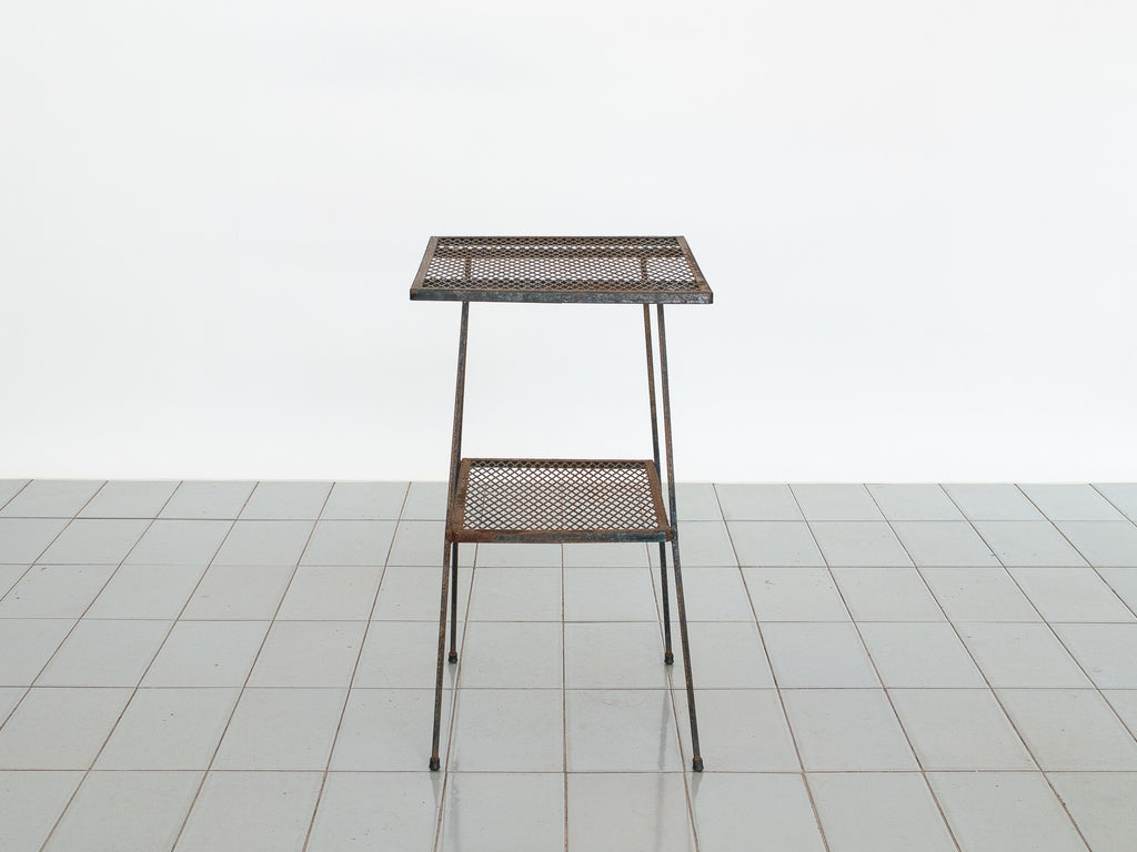 Mesa auxiliar em ferro