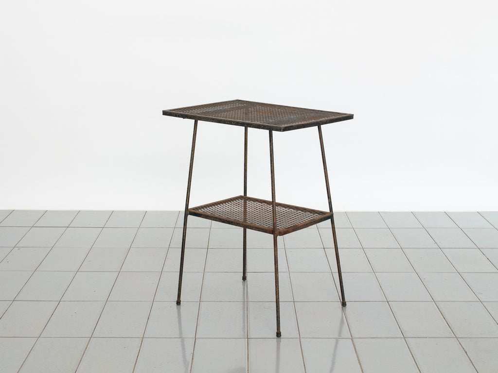 Mesa auxiliar em ferro