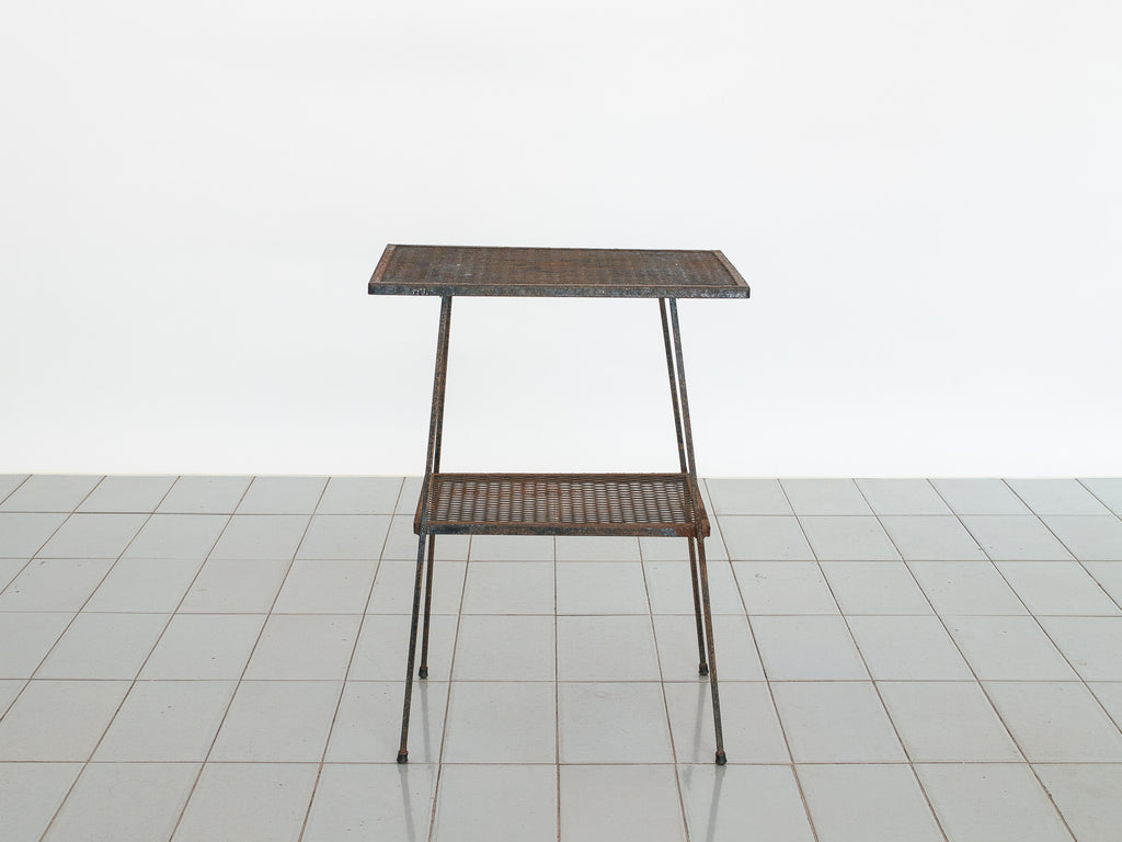 Mesa auxiliar em ferro