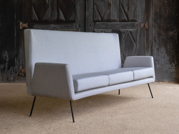 Joaquim Tenreiro | Sofá com Pés de Ferro